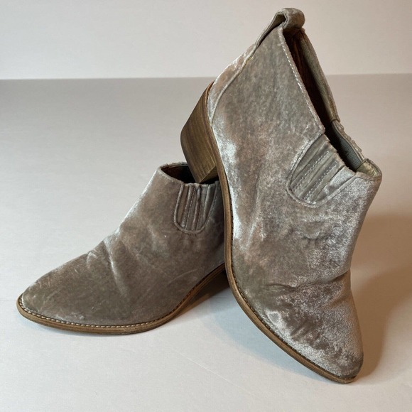 Madewell The Grayson Chelsea Boot in Velvet 7 In Distressed Stone / Taupe Bootie - Picture 3 of 13